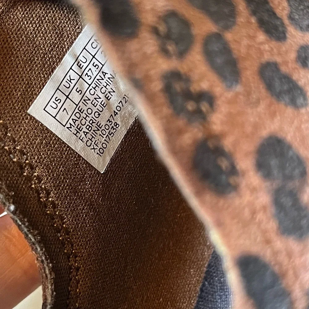 Toms Women’s 7 Kelsey Pull On Wedge Bootie Brown Black Leopard Print Work Fall